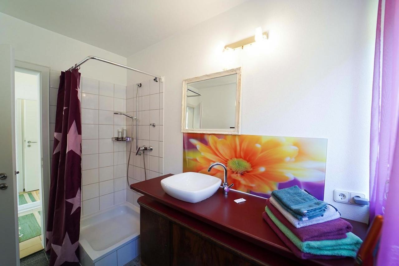 Ferienwohnung Im Haus Lotus Mit Grossem Balkon Und Garten Bad Urach Exterior foto