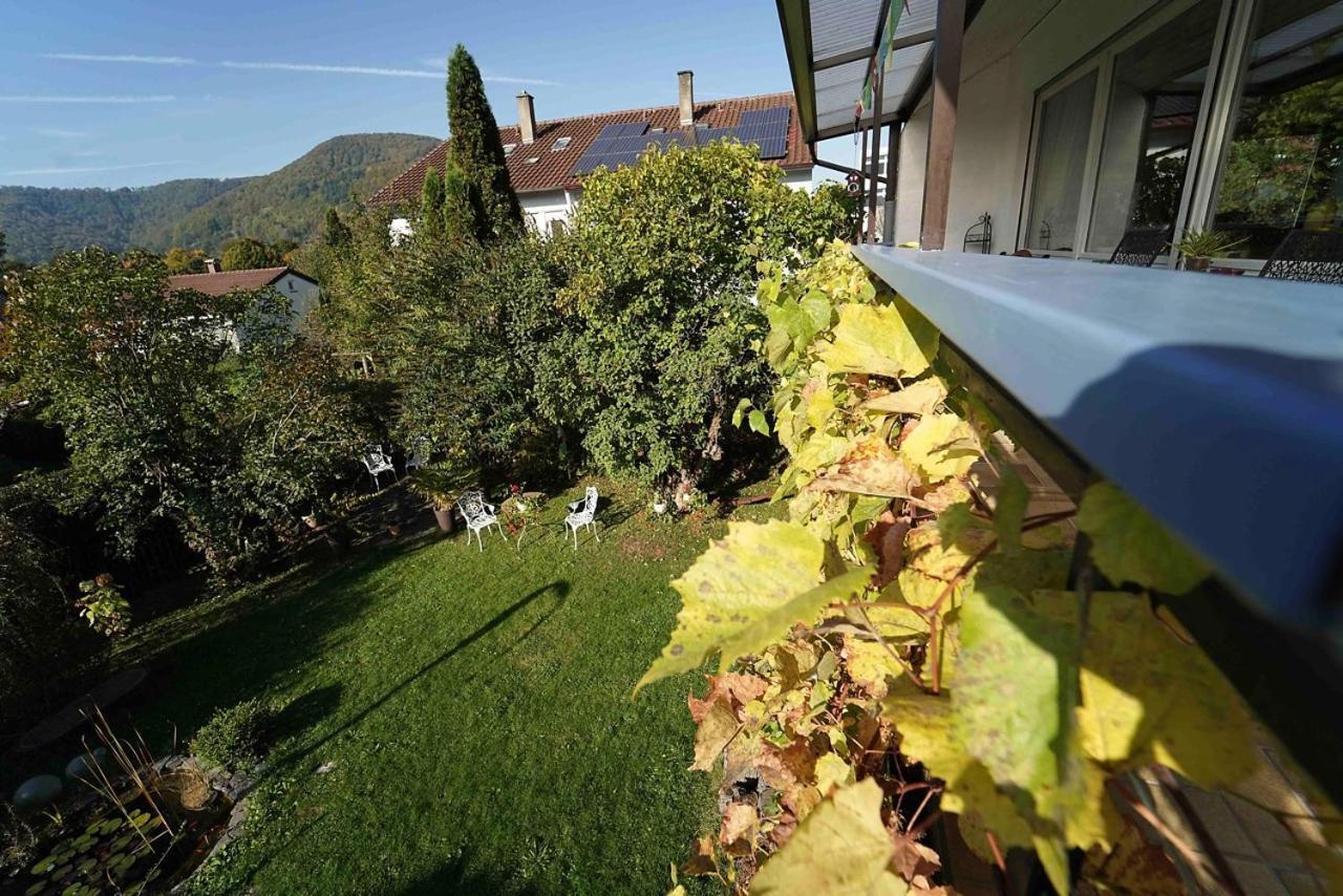 Ferienwohnung Im Haus Lotus Mit Grossem Balkon Und Garten Bad Urach Exterior foto