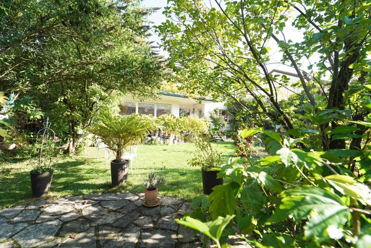 Ferienwohnung Im Haus Lotus Mit Grossem Balkon Und Garten Bad Urach Exterior foto